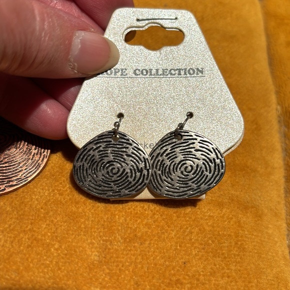 Hope Collection Necklace and Earrings Set. - Picture 5 of 7